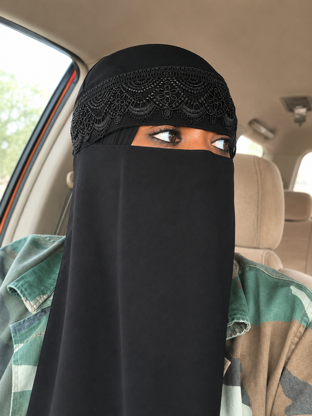 Noir  Luna Lace Niqab